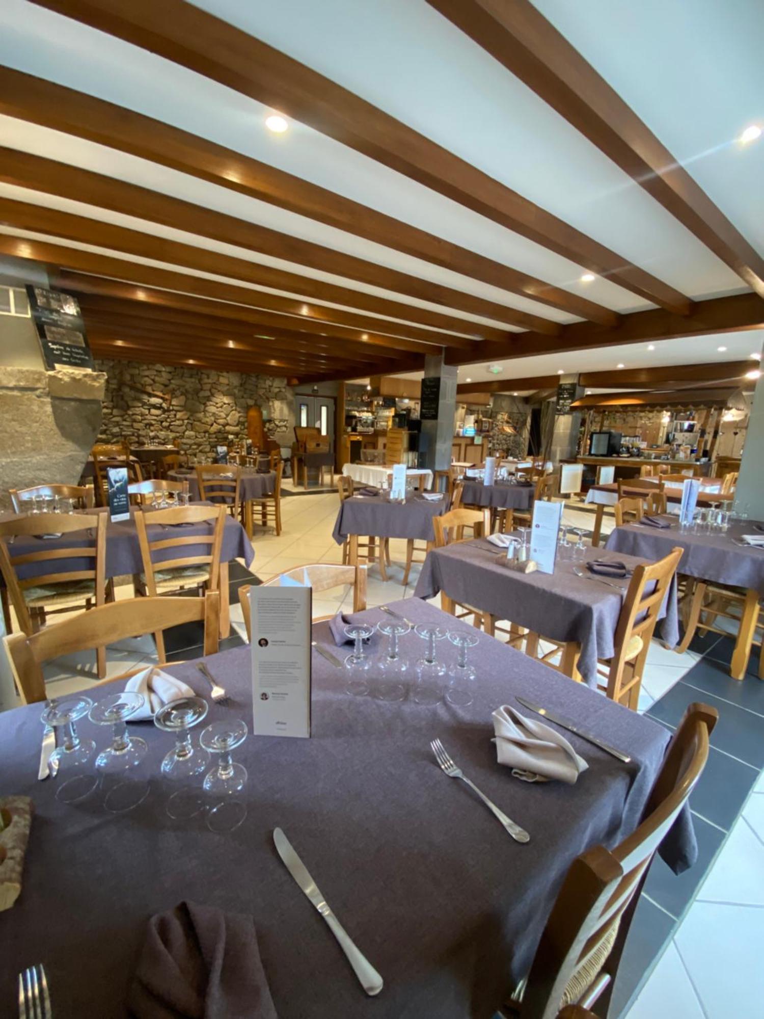 Logis Hotel Restaurant Auberge Du Bougnat Saint-Victor-la-Riviere Esterno foto