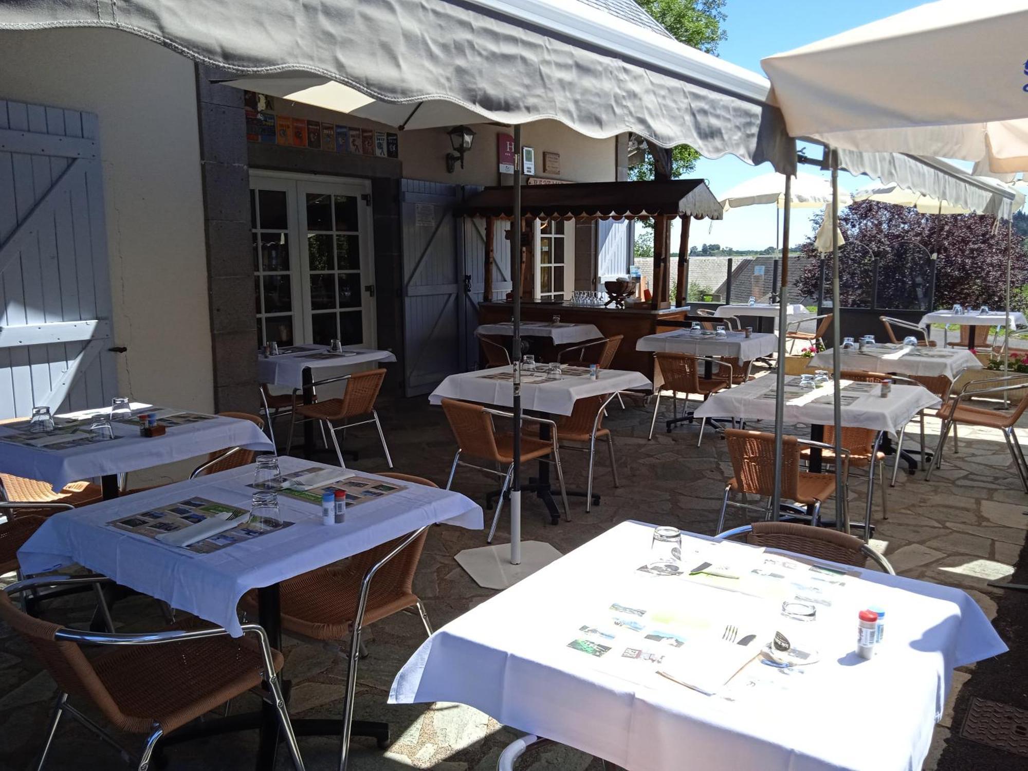 Logis Hotel Restaurant Auberge Du Bougnat Saint-Victor-la-Riviere Esterno foto